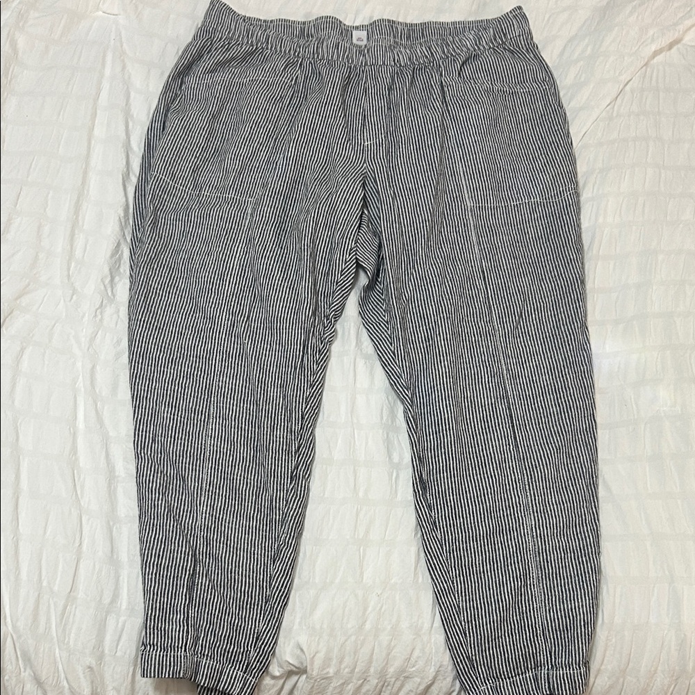 Old Navy Women’s Gray and White Striped Linen Pants